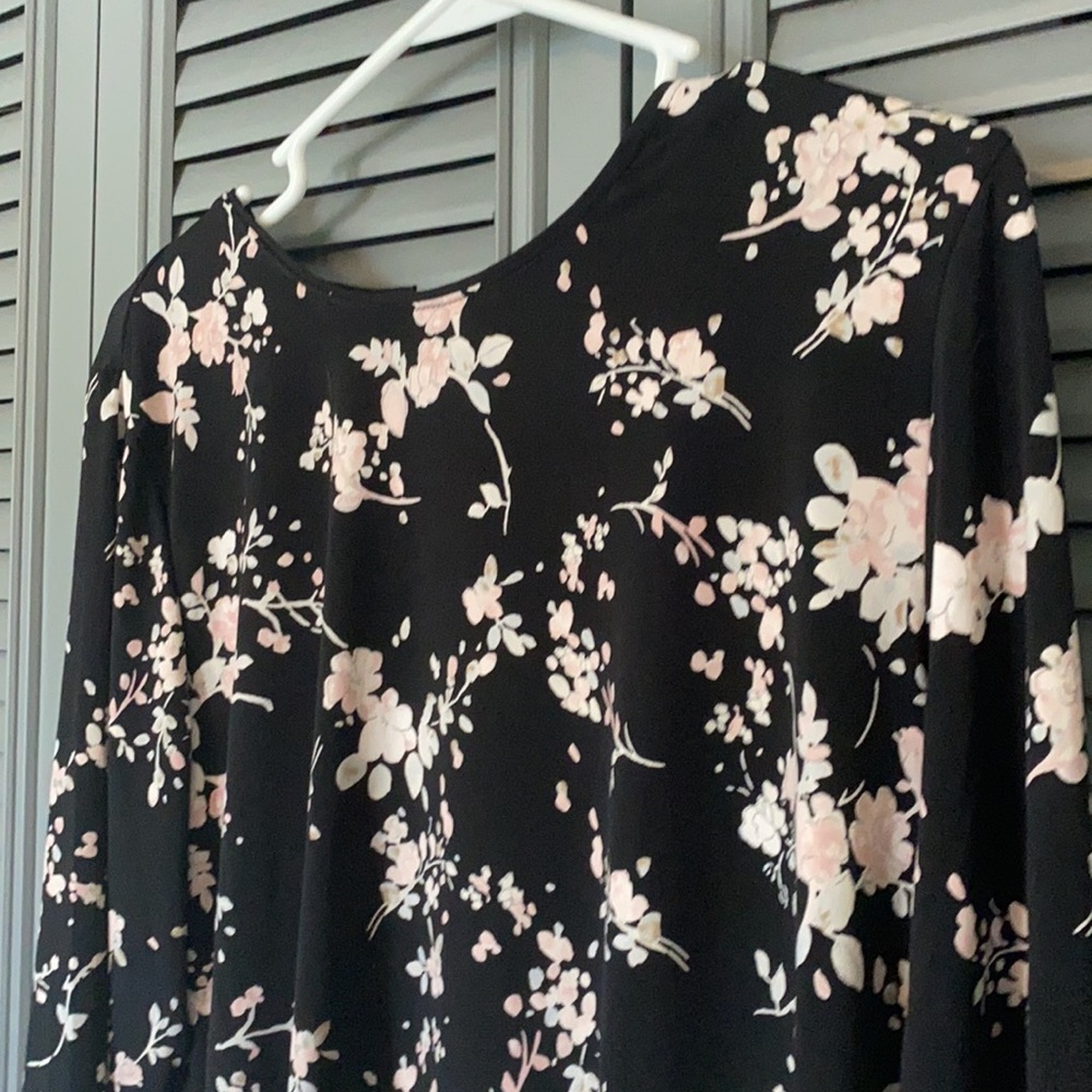 NWT Karl Lagerfeld Paris : Black and Pink Floral Blouse : PL - Picture 2 of 11